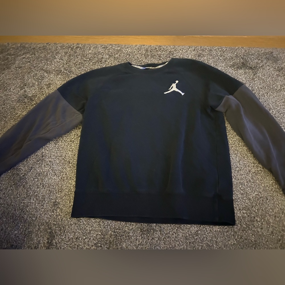 Air Jordan Crewneck, Men Size Medium (easily fits female)